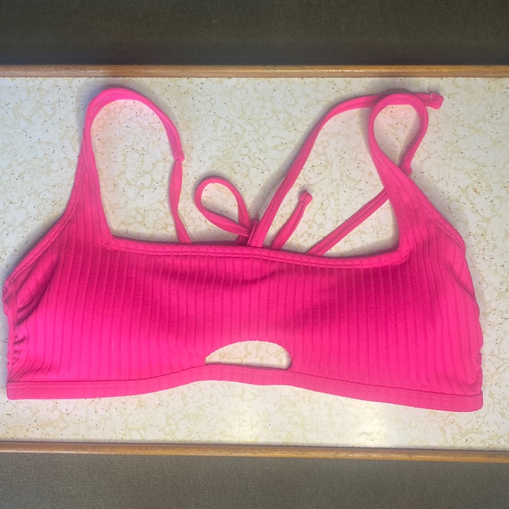 Xhilaration HOT Pink Juniors Swimsuit Bikini Top Size XL - removal pads included